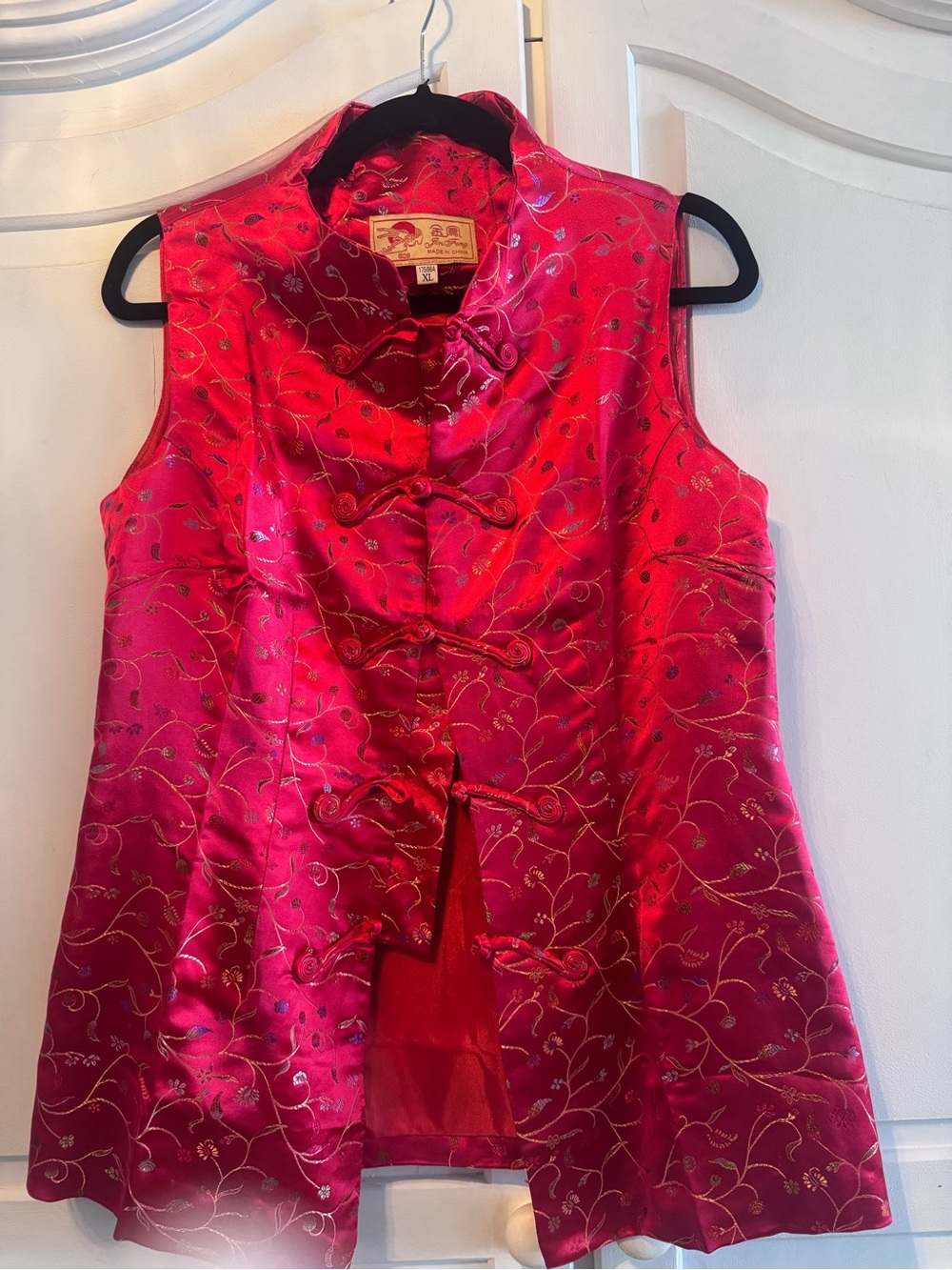 Women's Sleeveless Red Satin Mandarin Collar Top